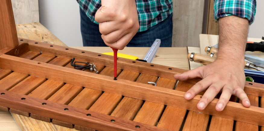 إصلاح وترميم الأسطح الخشبية